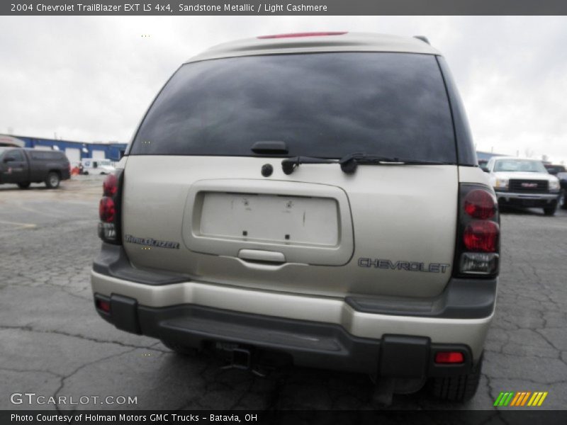 Sandstone Metallic / Light Cashmere 2004 Chevrolet TrailBlazer EXT LS 4x4