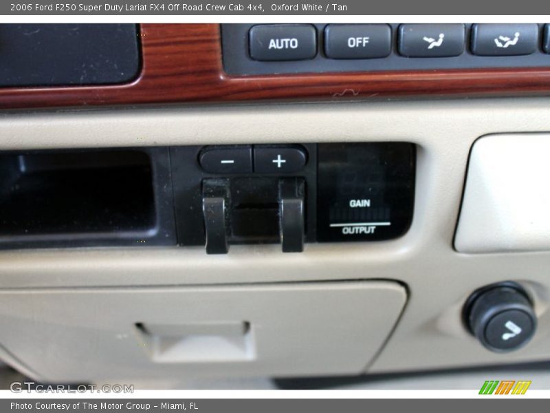 Oxford White / Tan 2006 Ford F250 Super Duty Lariat FX4 Off Road Crew Cab 4x4