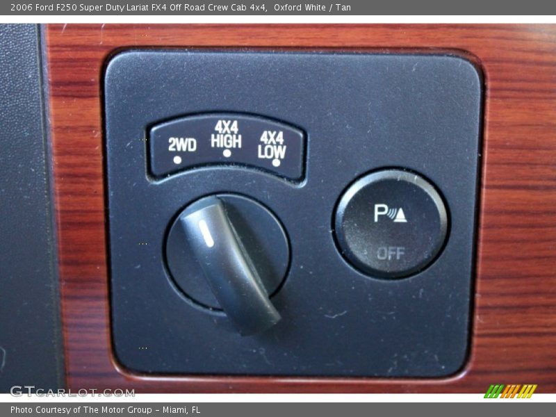 Oxford White / Tan 2006 Ford F250 Super Duty Lariat FX4 Off Road Crew Cab 4x4