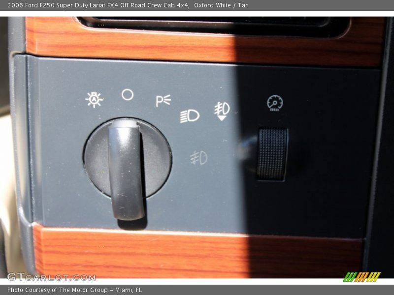 Oxford White / Tan 2006 Ford F250 Super Duty Lariat FX4 Off Road Crew Cab 4x4