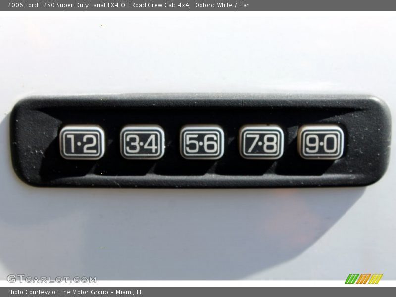 Oxford White / Tan 2006 Ford F250 Super Duty Lariat FX4 Off Road Crew Cab 4x4