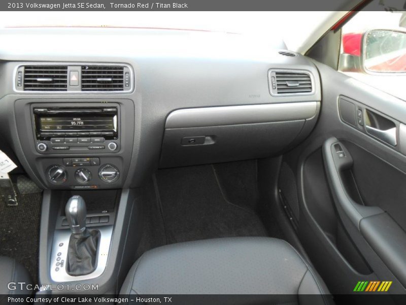 Tornado Red / Titan Black 2013 Volkswagen Jetta SE Sedan