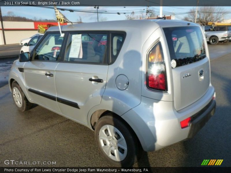 Bright Silver / Black Cloth 2011 Kia Soul 1.6