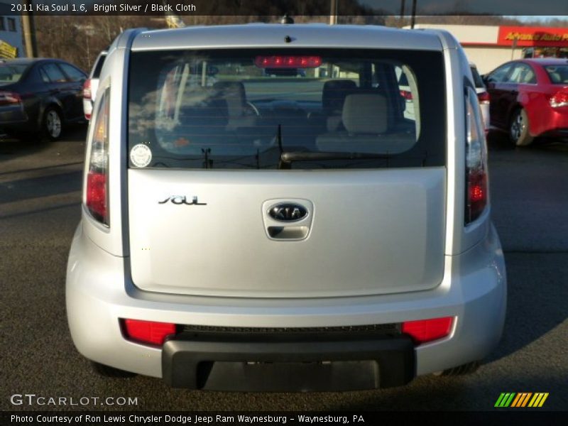 Bright Silver / Black Cloth 2011 Kia Soul 1.6