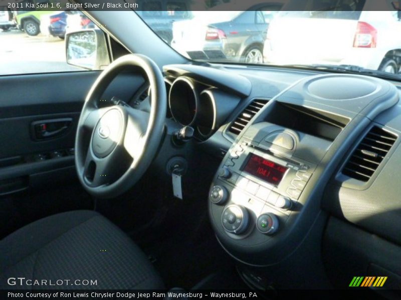 Bright Silver / Black Cloth 2011 Kia Soul 1.6