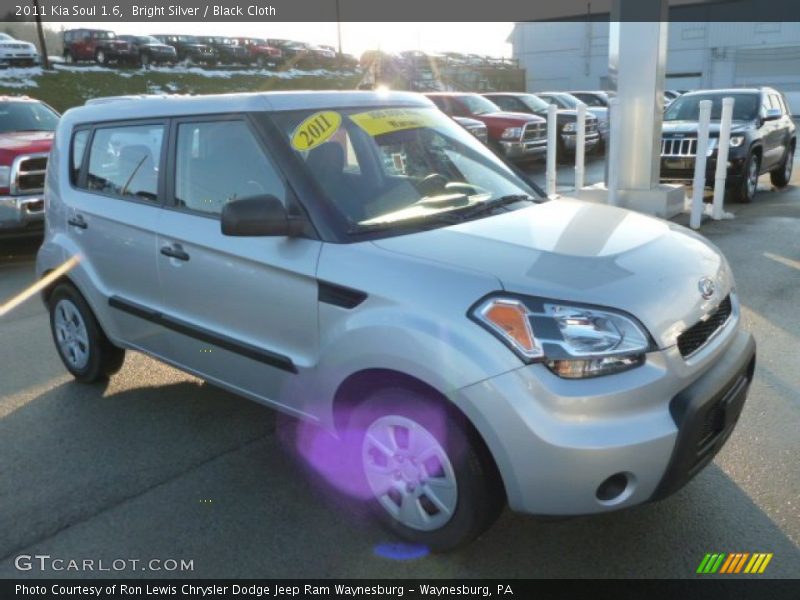 Bright Silver / Black Cloth 2011 Kia Soul 1.6