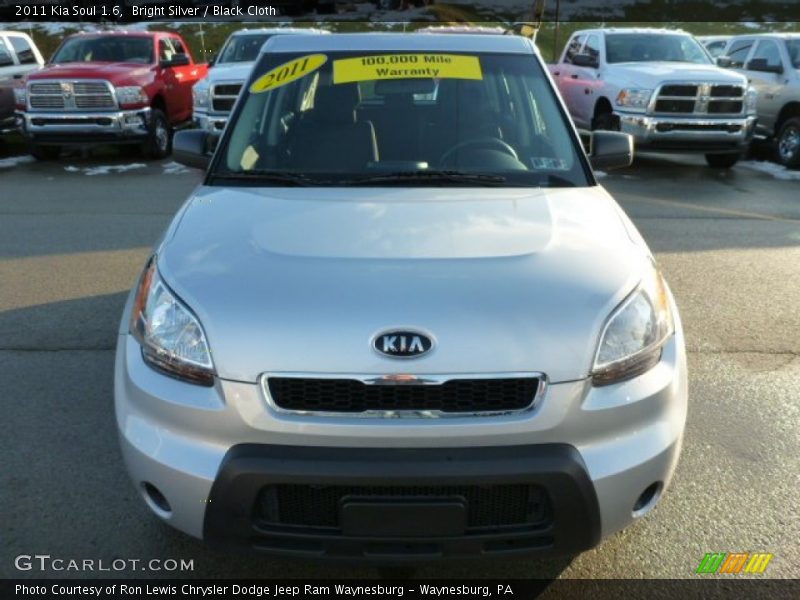 Bright Silver / Black Cloth 2011 Kia Soul 1.6