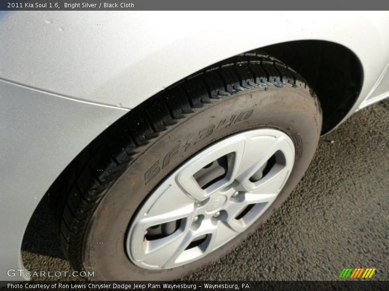 Bright Silver / Black Cloth 2011 Kia Soul 1.6