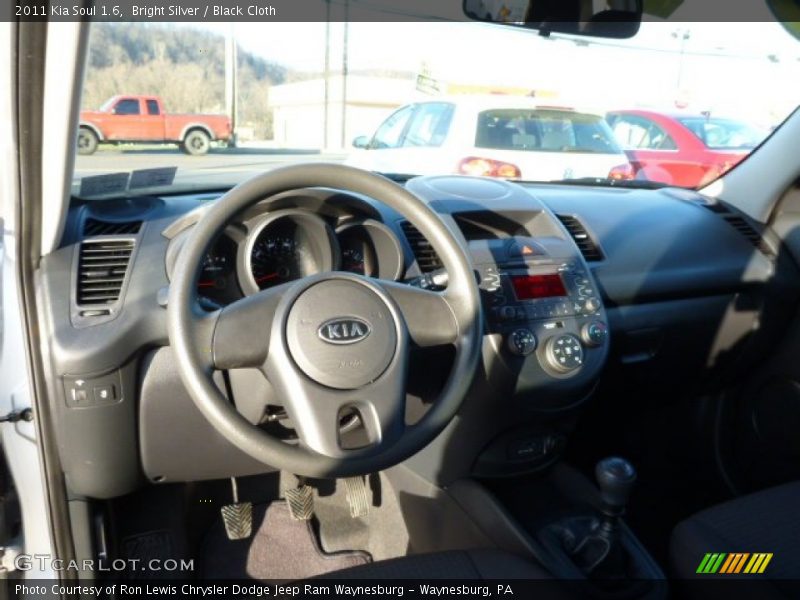 Bright Silver / Black Cloth 2011 Kia Soul 1.6