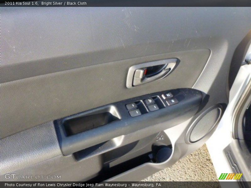 Bright Silver / Black Cloth 2011 Kia Soul 1.6