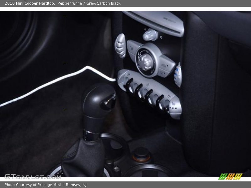 Pepper White / Grey/Carbon Black 2010 Mini Cooper Hardtop