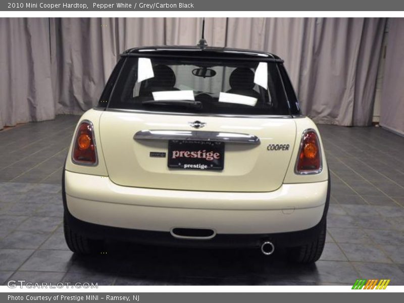 Pepper White / Grey/Carbon Black 2010 Mini Cooper Hardtop