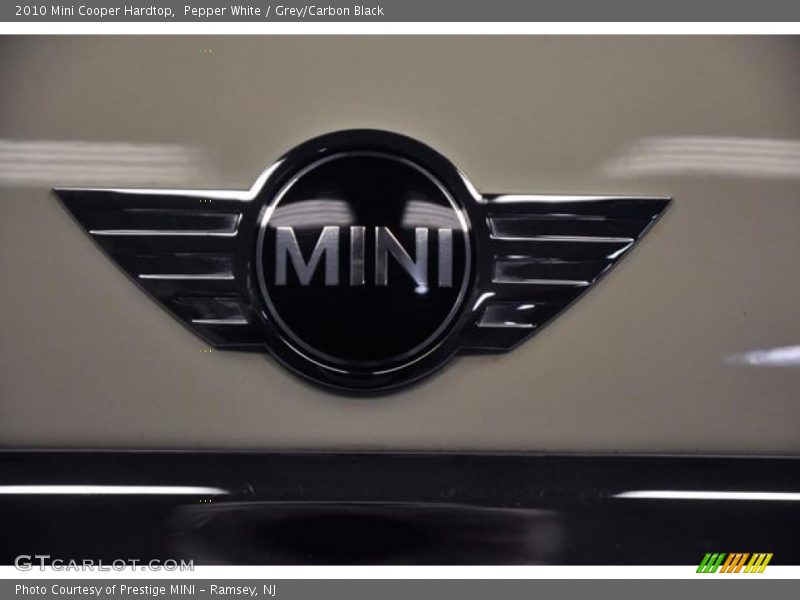 Pepper White / Grey/Carbon Black 2010 Mini Cooper Hardtop