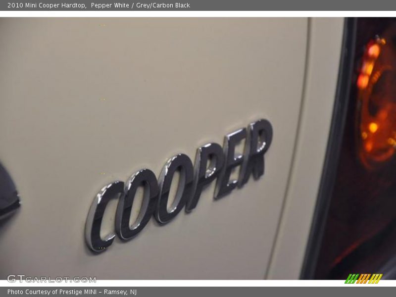 Pepper White / Grey/Carbon Black 2010 Mini Cooper Hardtop