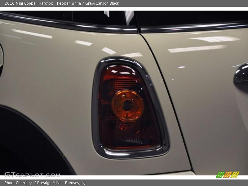 Pepper White / Grey/Carbon Black 2010 Mini Cooper Hardtop