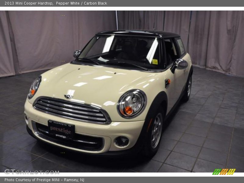 Pepper White / Carbon Black 2013 Mini Cooper Hardtop