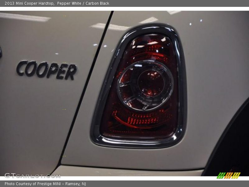 Pepper White / Carbon Black 2013 Mini Cooper Hardtop