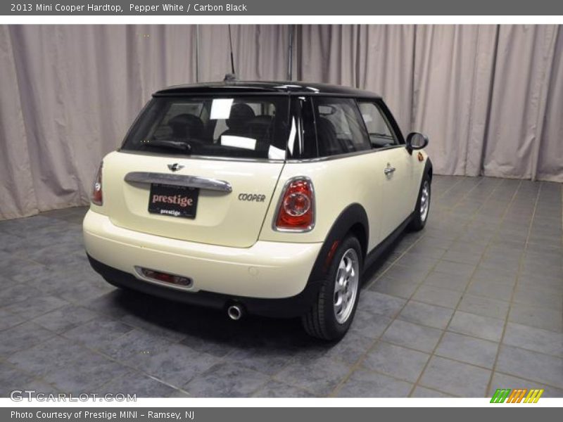 Pepper White / Carbon Black 2013 Mini Cooper Hardtop