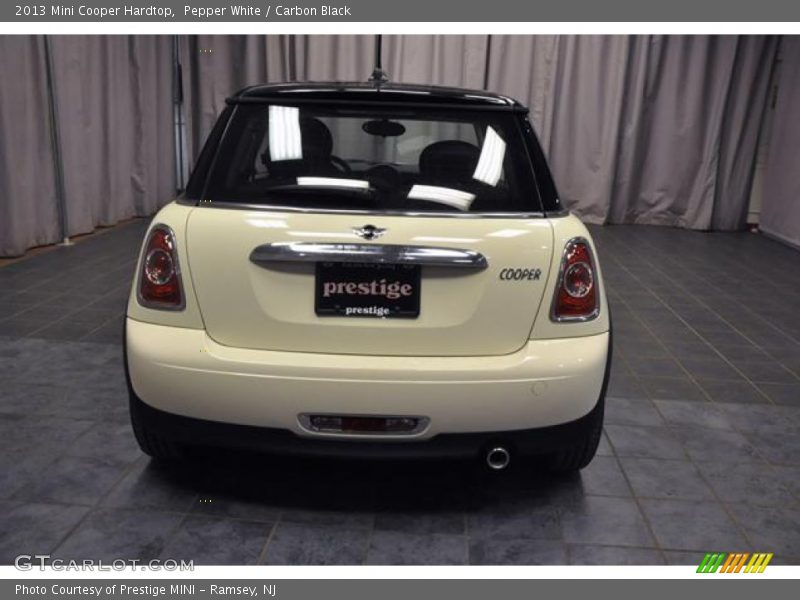 Pepper White / Carbon Black 2013 Mini Cooper Hardtop