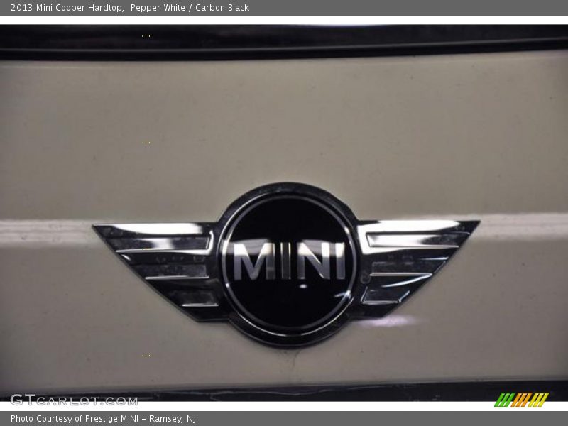 Pepper White / Carbon Black 2013 Mini Cooper Hardtop