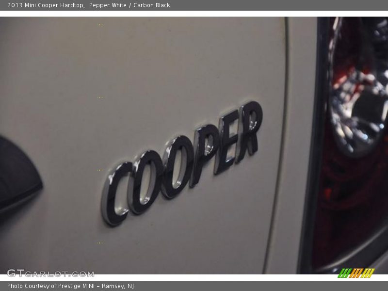 Pepper White / Carbon Black 2013 Mini Cooper Hardtop