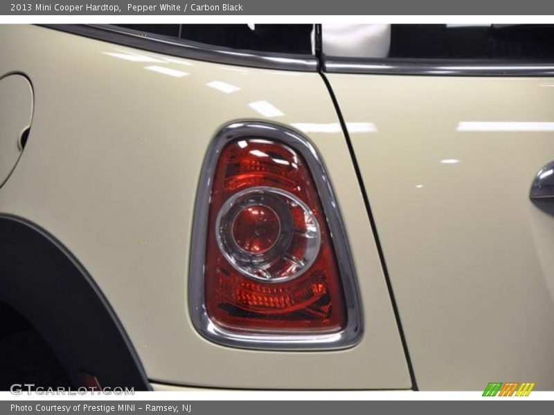 Pepper White / Carbon Black 2013 Mini Cooper Hardtop