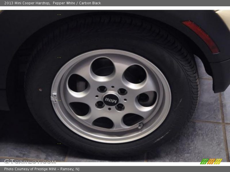 Pepper White / Carbon Black 2013 Mini Cooper Hardtop