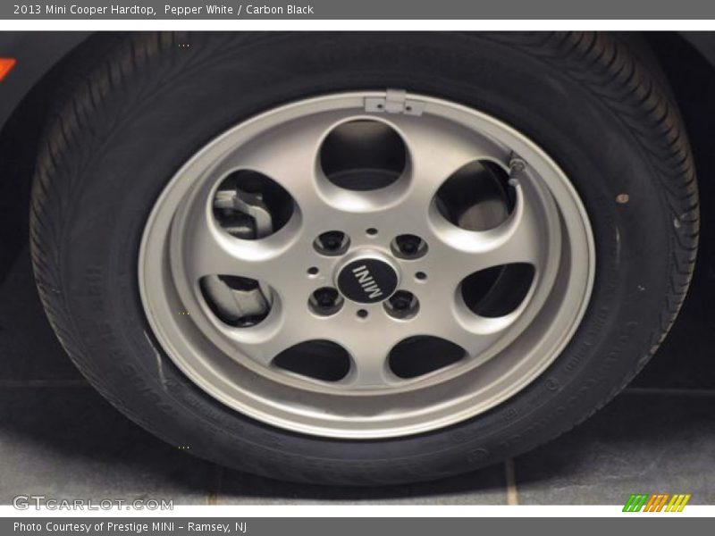 Pepper White / Carbon Black 2013 Mini Cooper Hardtop