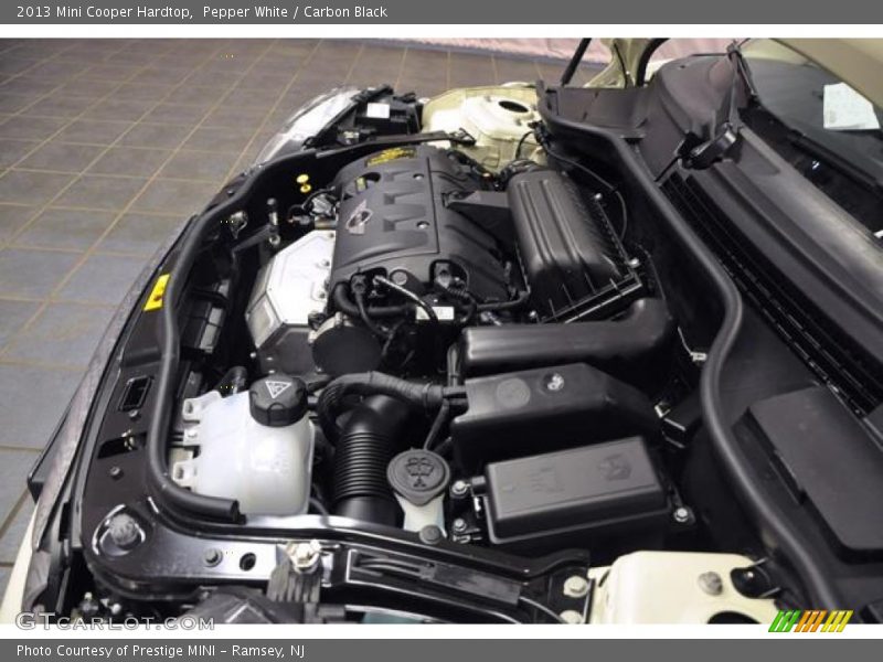 Pepper White / Carbon Black 2013 Mini Cooper Hardtop