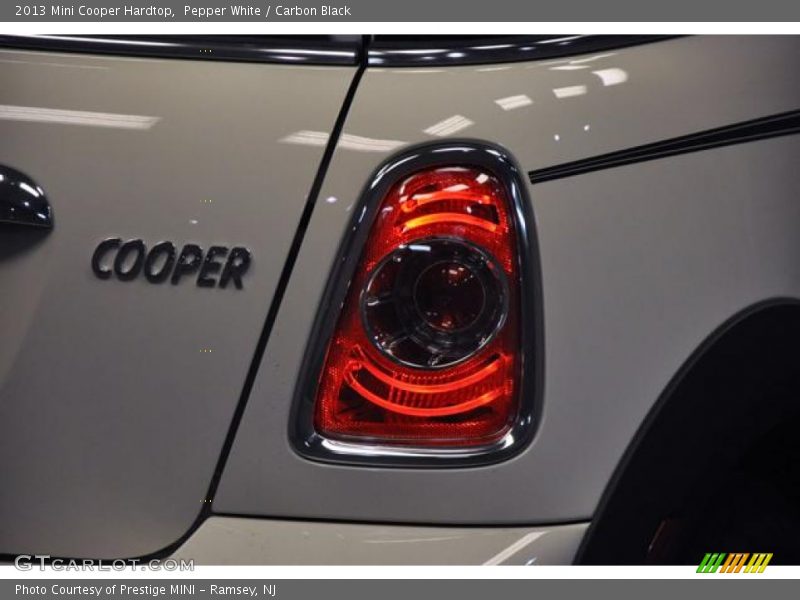 Pepper White / Carbon Black 2013 Mini Cooper Hardtop