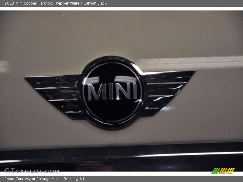 Pepper White / Carbon Black 2013 Mini Cooper Hardtop