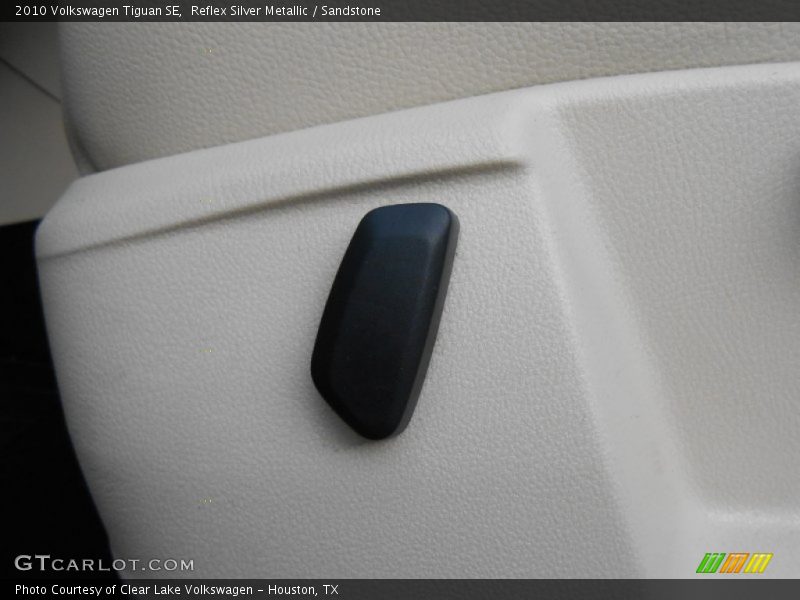 Reflex Silver Metallic / Sandstone 2010 Volkswagen Tiguan SE