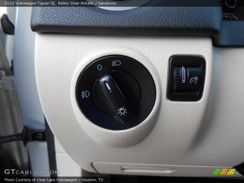 Reflex Silver Metallic / Sandstone 2010 Volkswagen Tiguan SE