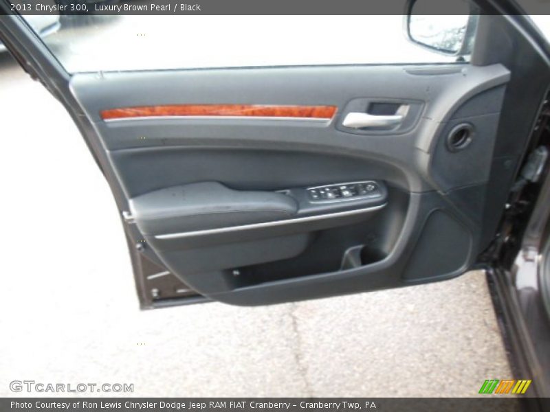 Luxury Brown Pearl / Black 2013 Chrysler 300