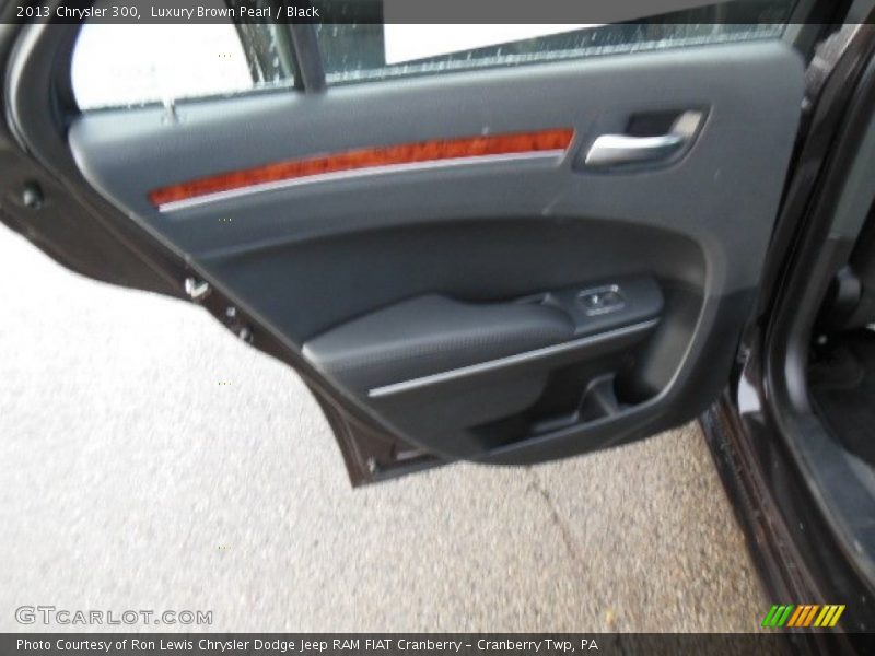 Luxury Brown Pearl / Black 2013 Chrysler 300