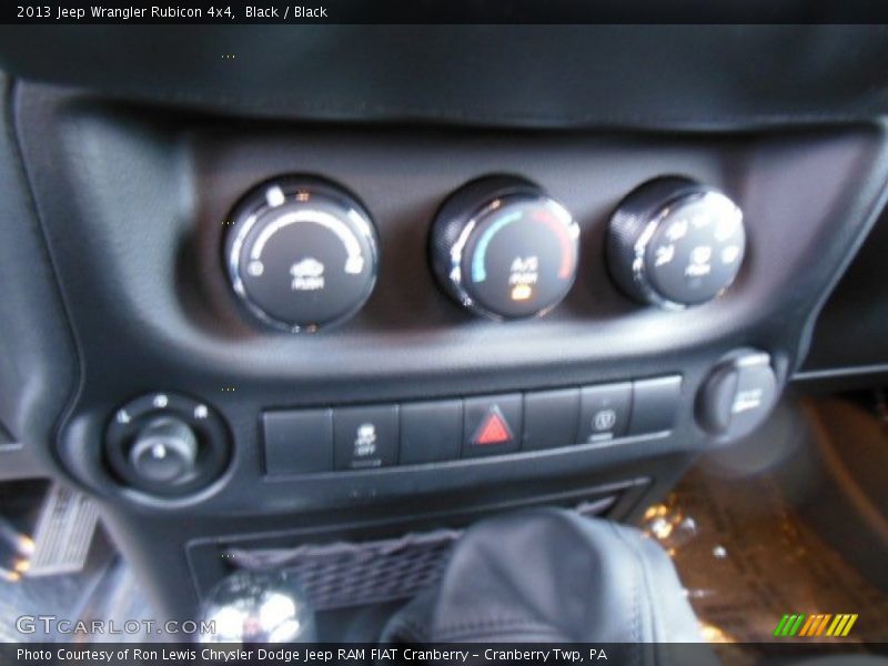 Black / Black 2013 Jeep Wrangler Rubicon 4x4