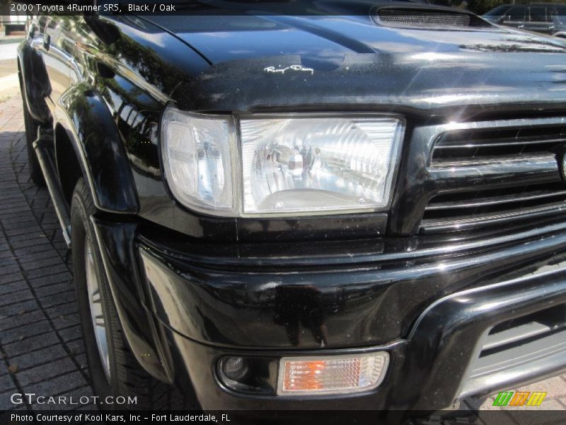 Black / Oak 2000 Toyota 4Runner SR5