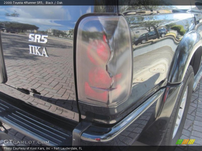 Black / Oak 2000 Toyota 4Runner SR5