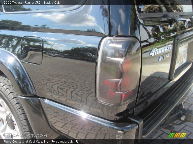 Black / Oak 2000 Toyota 4Runner SR5