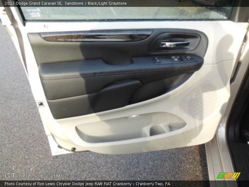 Sandstone / Black/Light Graystone 2013 Dodge Grand Caravan SE