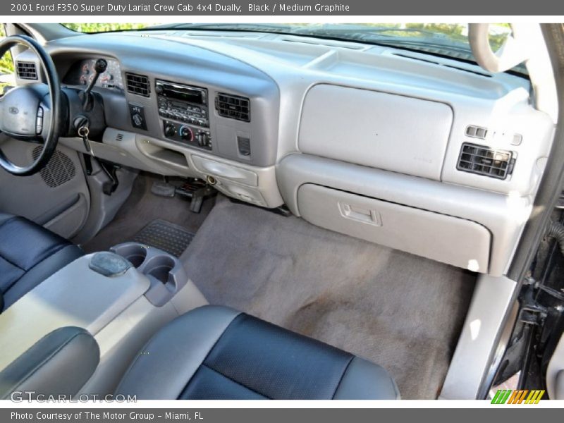 Dashboard of 2001 F350 Super Duty Lariat Crew Cab 4x4 Dually