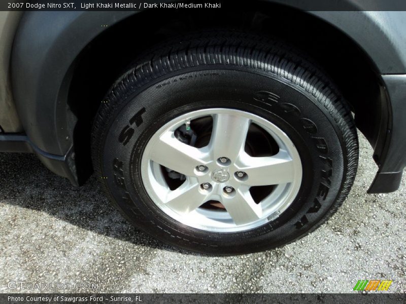 Light Khaki Metallic / Dark Khaki/Medium Khaki 2007 Dodge Nitro SXT