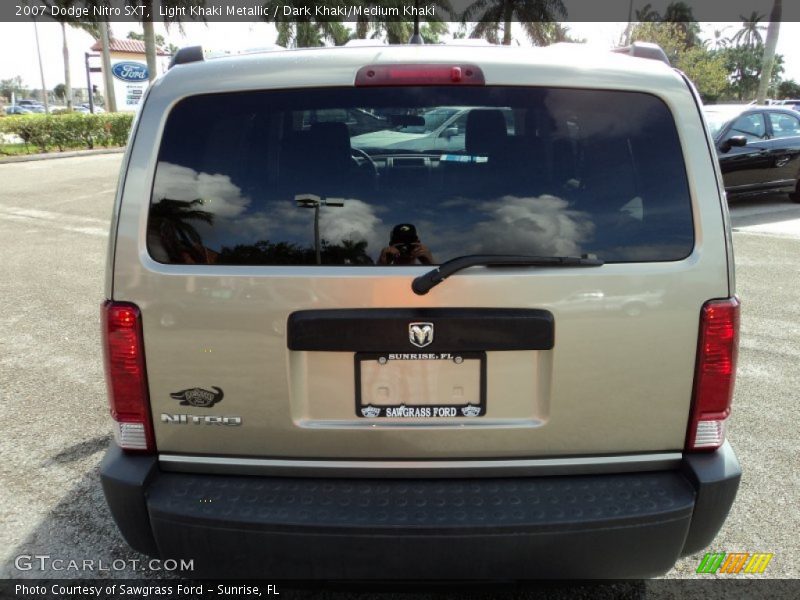 Light Khaki Metallic / Dark Khaki/Medium Khaki 2007 Dodge Nitro SXT