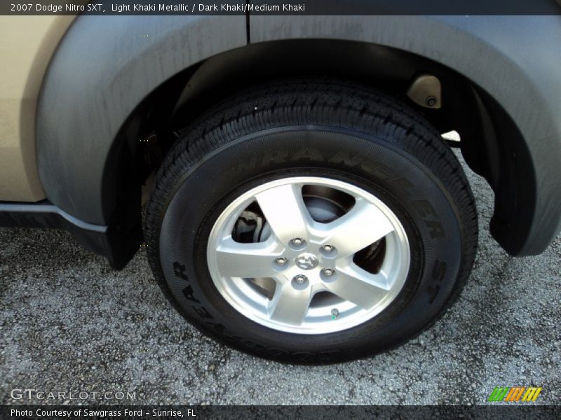 Light Khaki Metallic / Dark Khaki/Medium Khaki 2007 Dodge Nitro SXT