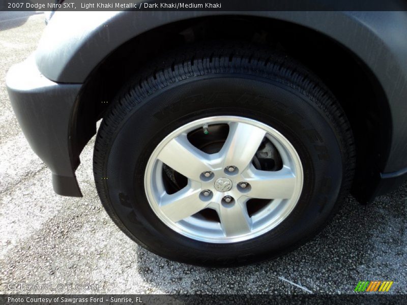 Light Khaki Metallic / Dark Khaki/Medium Khaki 2007 Dodge Nitro SXT