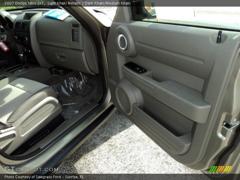 Light Khaki Metallic / Dark Khaki/Medium Khaki 2007 Dodge Nitro SXT