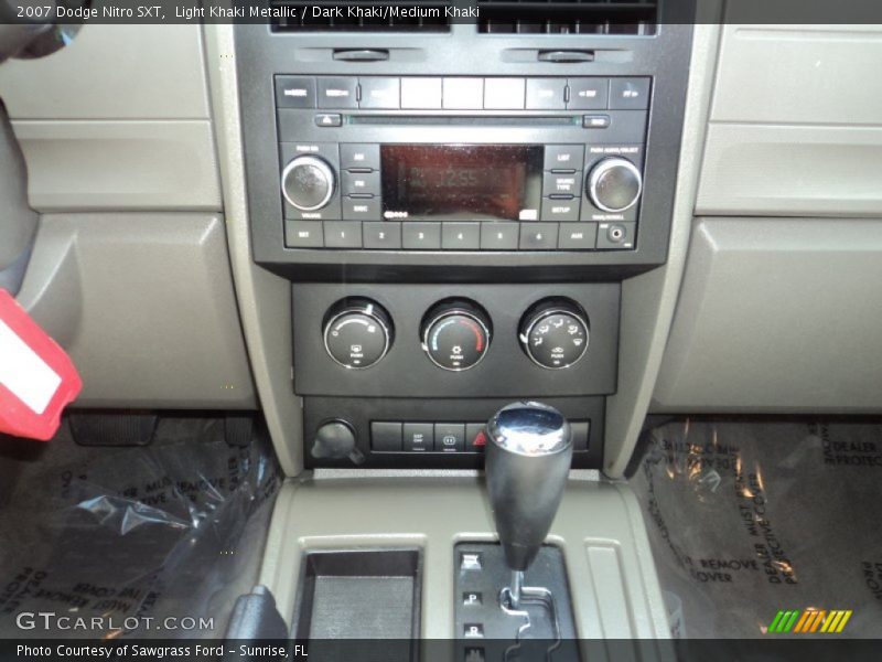 Light Khaki Metallic / Dark Khaki/Medium Khaki 2007 Dodge Nitro SXT