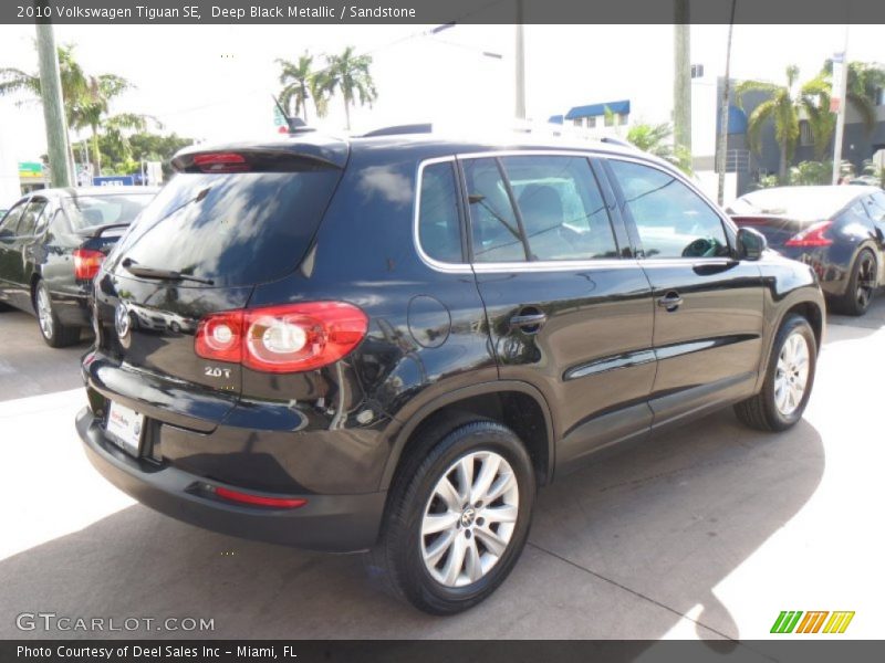 Deep Black Metallic / Sandstone 2010 Volkswagen Tiguan SE