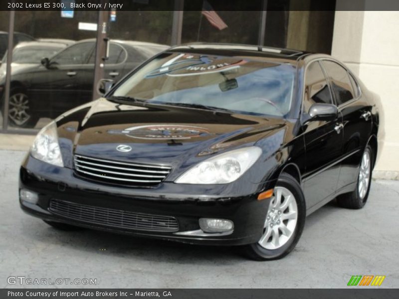 Front 3/4 View of 2002 ES 300