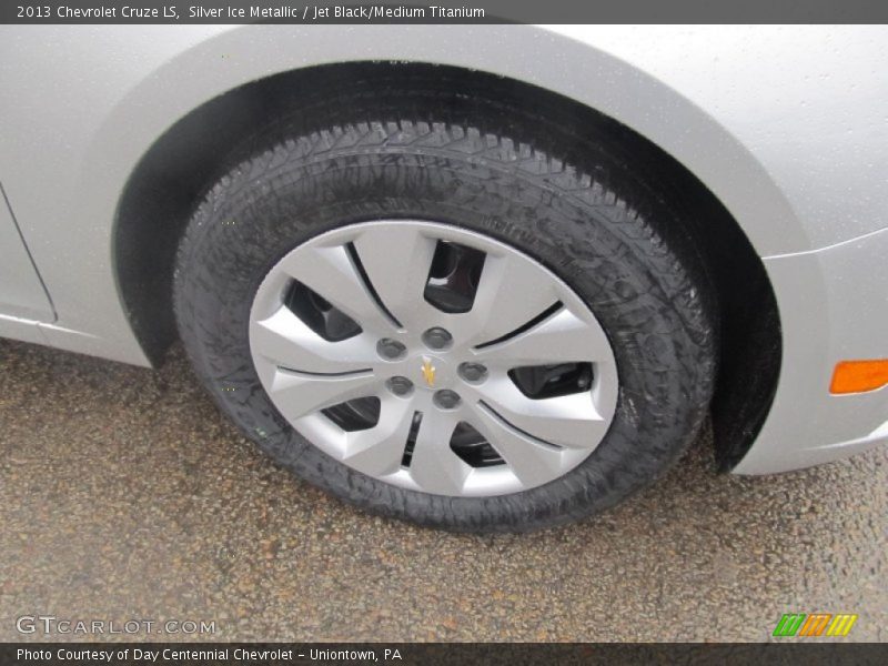 Silver Ice Metallic / Jet Black/Medium Titanium 2013 Chevrolet Cruze LS